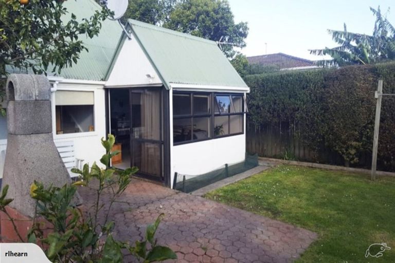 Photo of property in 2/6 Murray Road, Te Atatu Peninsula, Auckland, 0610