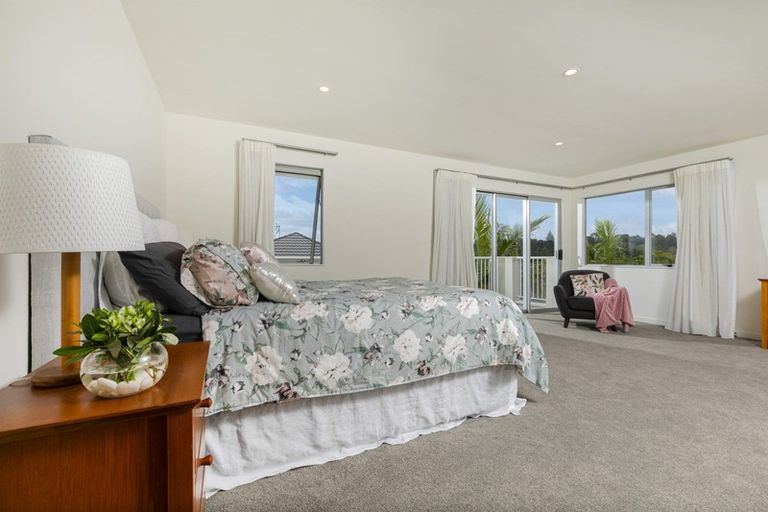 Photo of property in 23 George Deane Place, Greenhithe, Auckland, 0632