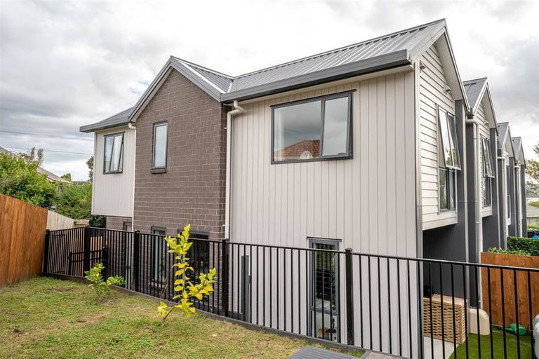 Photo of property in 42e View Road, Henderson, Auckland, 0612