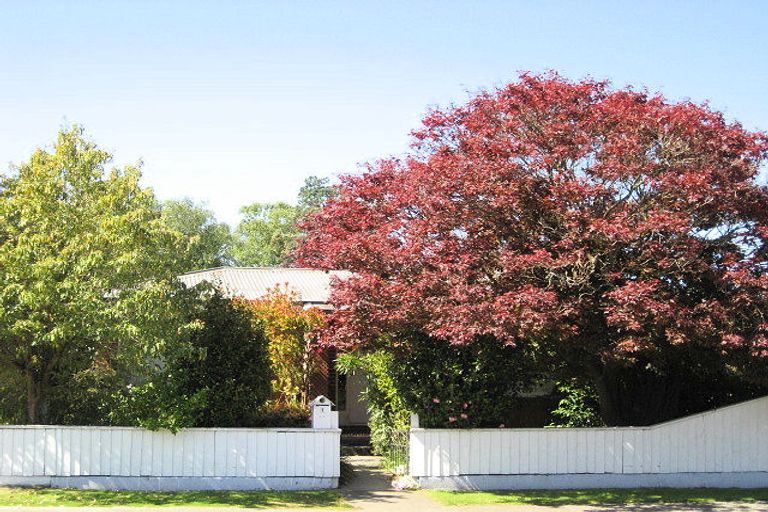 Photo of property in 1 Bannister Place, Ilam, Christchurch, 8053