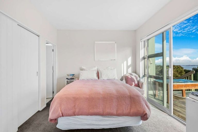 Photo of property in 87 Roberts Road, Matakatia, Whangaparaoa, 0930