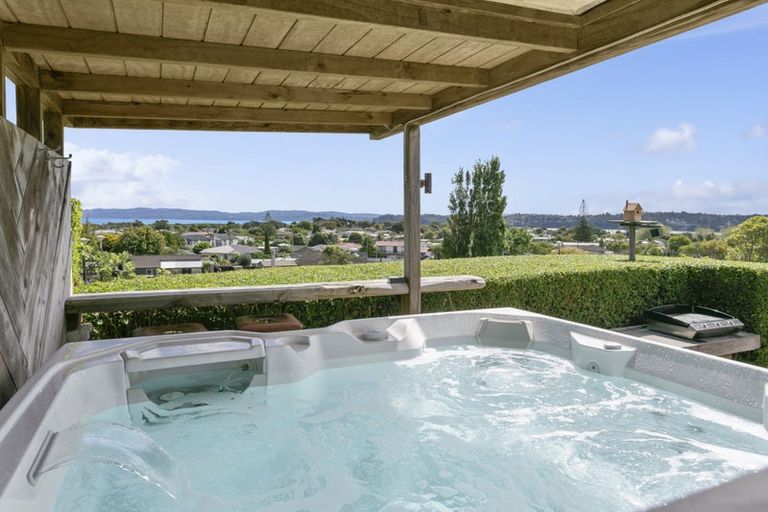 Photo of property in 93 Taylor Road, Mangere Bridge, Auckland, 2022