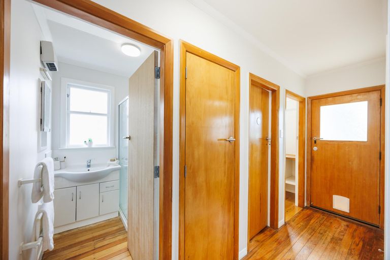 Photo of property in 27 Pembroke Street, Highbury, Palmerston North, 4412