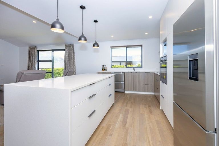 Photo of property in 16 Makomako Road, Wanaka, 9305