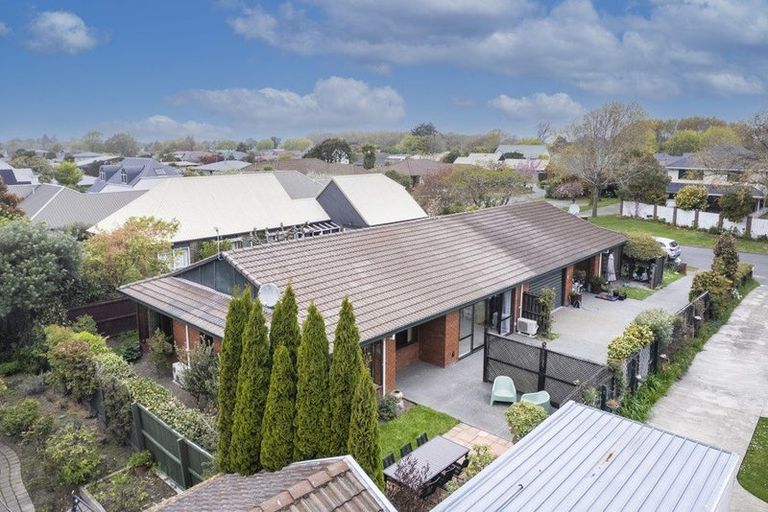 Photo of property in 2/10 Broadfell Avenue, Avonhead, Christchurch, 8042