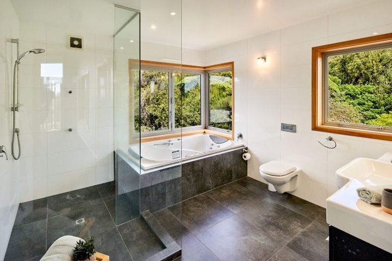 Photo of property in 102 Kuku East Road, Kuku, Levin, 5570