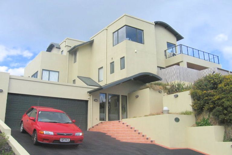 Photo of property in 122 Viewmont Drive, Harbour View, Lower Hutt, 5010