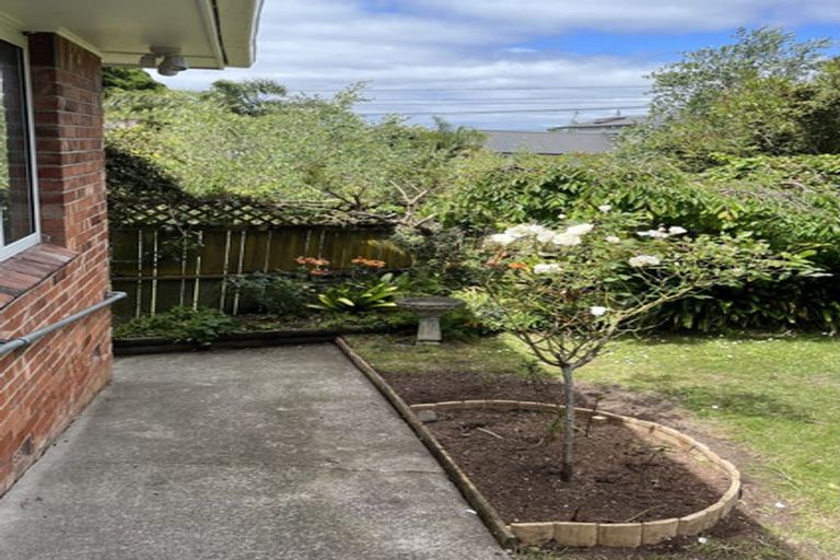 Photo of property in 1/6 Keys Street, Belmont, Auckland, 0622