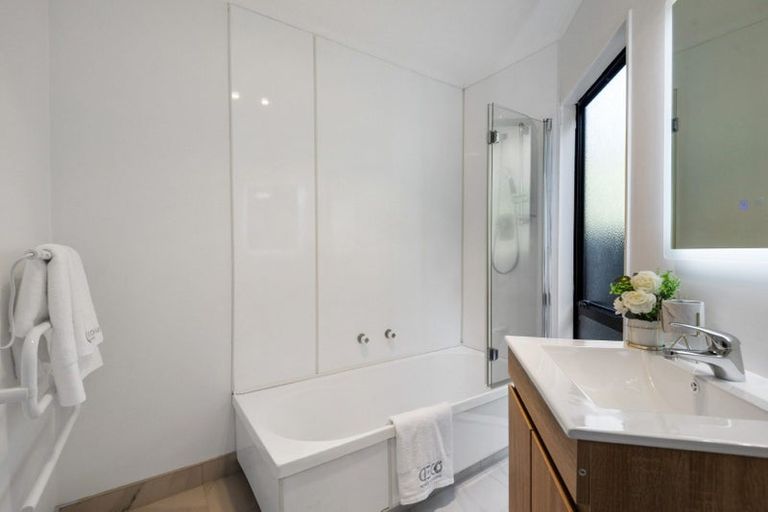 Photo of property in 2 Stitchbird Close, Murrays Bay, Auckland, 0630