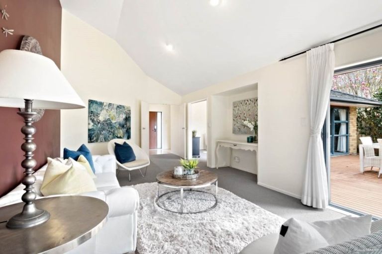 Photo of property in 7 Harbour Lights Close, West Harbour, Auckland, 0618