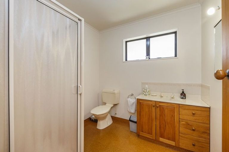 Photo of property in 515 Roberts Line, Kelvin Grove, Palmerston North, 4470