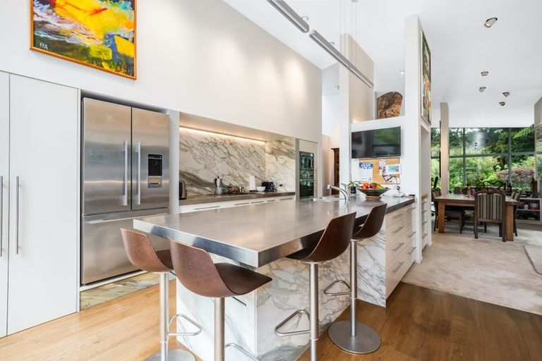 Photo of property in 82 Blue Mountains Road, Pinehaven, Upper Hutt, 5019