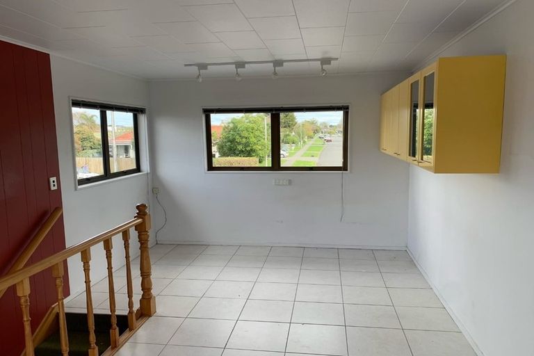 Photo of property in 17 Puketapu Road, Taradale, Napier, 4112