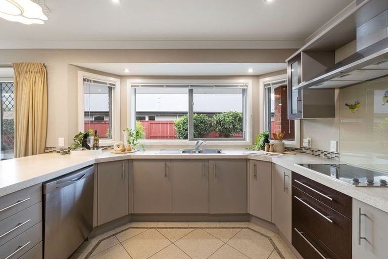 Photo of property in 28 The Esplanade, Huntington, Hamilton, 3210