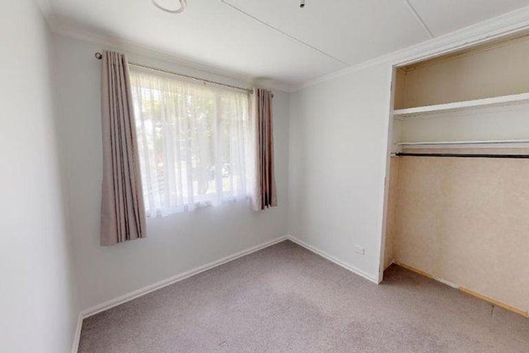 Photo of property in 17 Egmont Place, Westbrook, Palmerston North, 4412