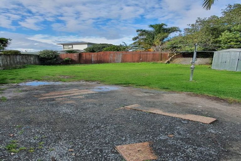 Photo of property in 2/25 Gill Avenue, Te Atatu Peninsula, Auckland, 0610