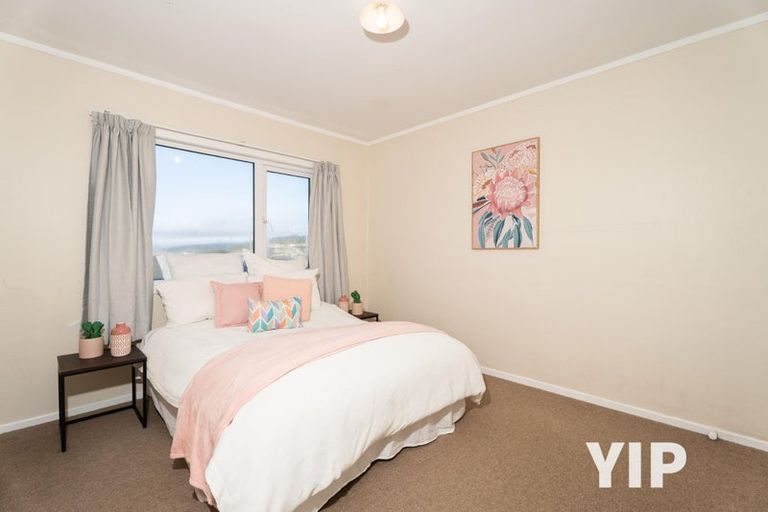 Photo of property in 9 Chetwode Grove, Newlands, Wellington, 6037