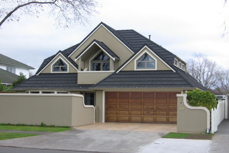 Photo of property in 4 Manapouri Crescent, Hokowhitu, Palmerston North, 4410