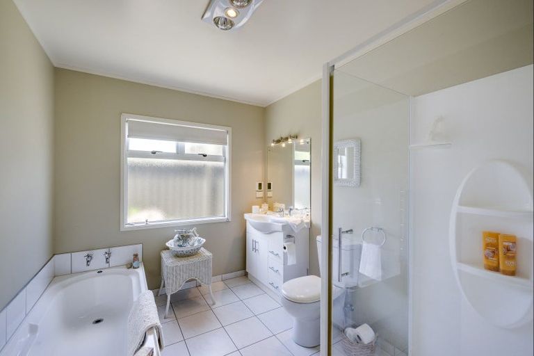 Photo of property in 28a Middle Road, Havelock North, 4130