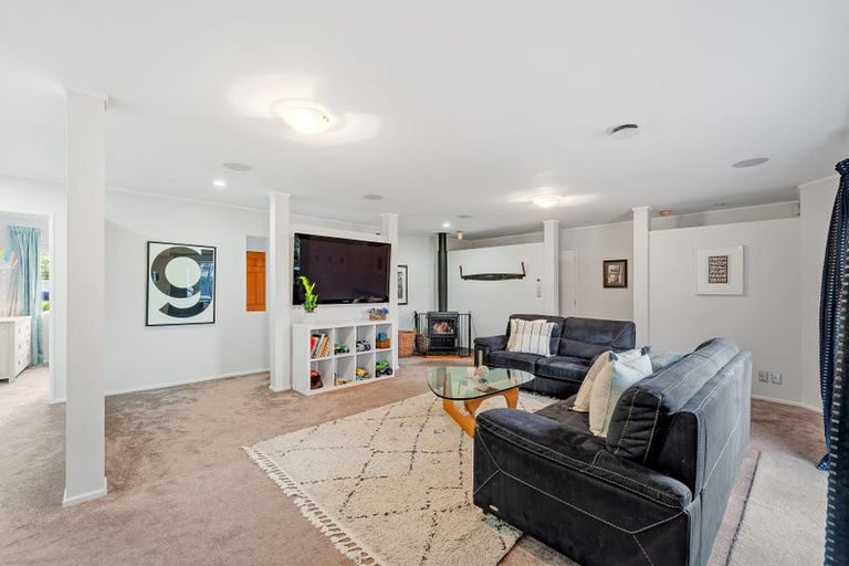 Photo of property in 27 Ponderosa Drive, Oteha, Auckland, 0632