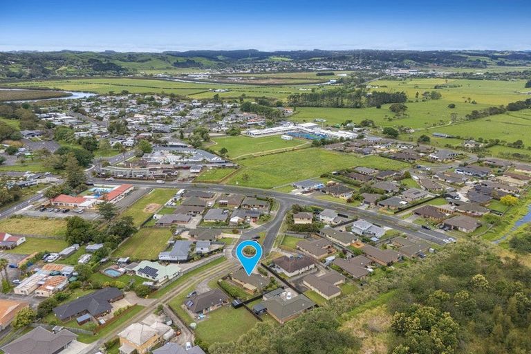 Photo of property in 17 Aitkenhead Court, Parakai, 0830