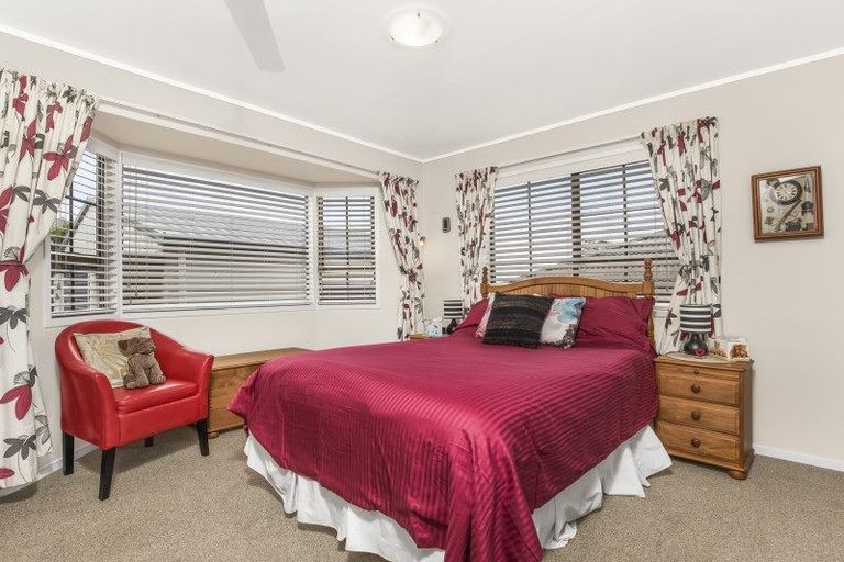 Photo of property in 34 Hadley Wood Drive, Wattle Downs, Auckland, 2103