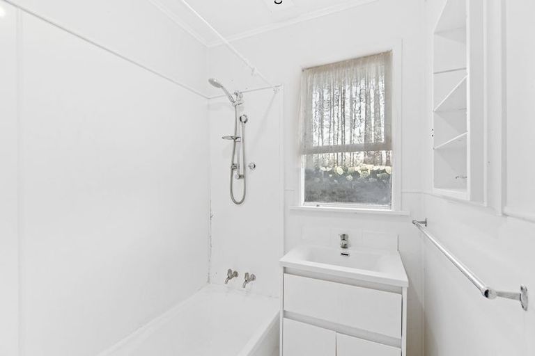 Photo of property in 12 Mchardy Place, Glenfield, Auckland, 0627