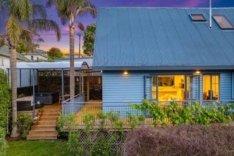 Photo of property in 2/12 Sunnynook Road, Sunnynook, Auckland, 0620