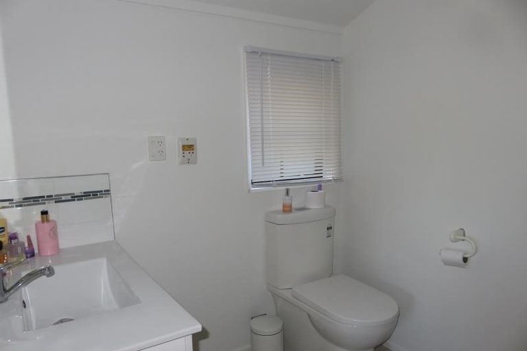 Photo of property in 9 Trinidad Crescent, Grenada Village, Wellington, 6037