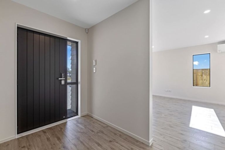 Photo of property in 12 Konoba Avenue, Kumeu, 0810