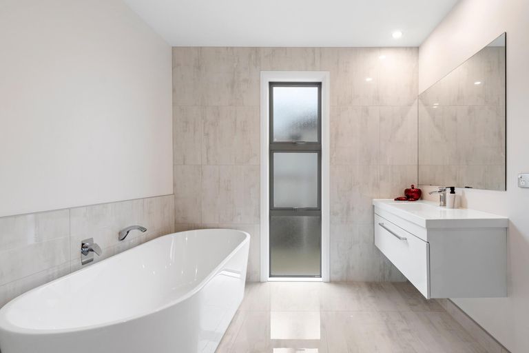 Photo of property in 27 Silicon Way, Fitzherbert, Palmerston North, 4410