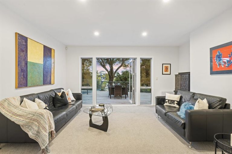 Photo of property in 32b Parr Terrace, Castor Bay, Auckland, 0620