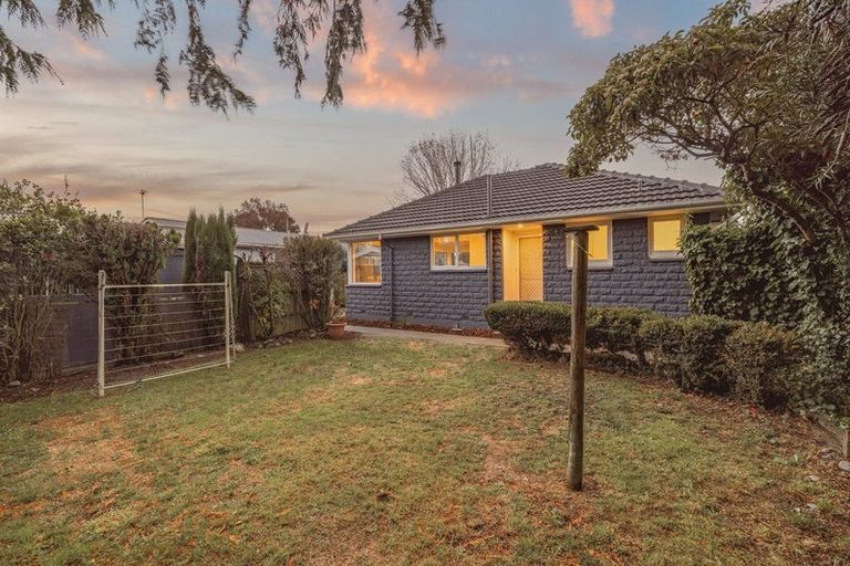 Photo of property in 19 Eglinton Street, Avondale, Christchurch, 8061