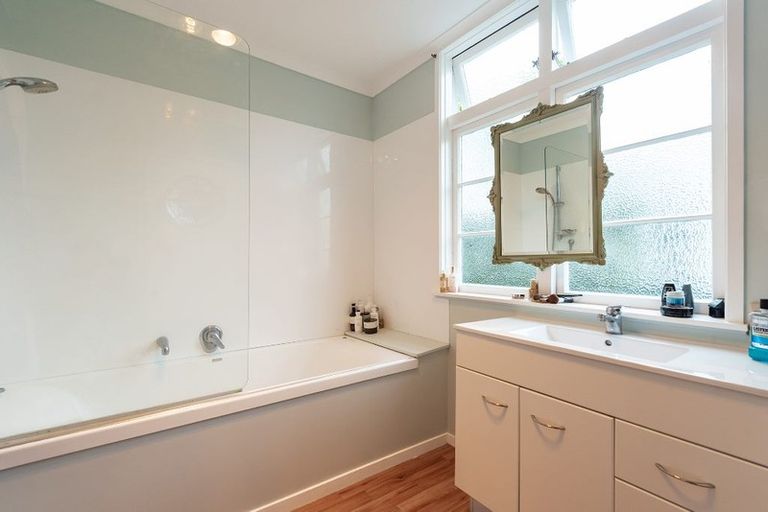 Photo of property in 28 Whites Line West, Woburn, Lower Hutt, 5010