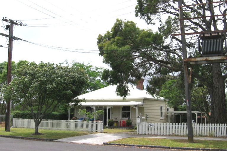 Photo of property in 34 Parr Road South, Point Chevalier, Auckland, 1025