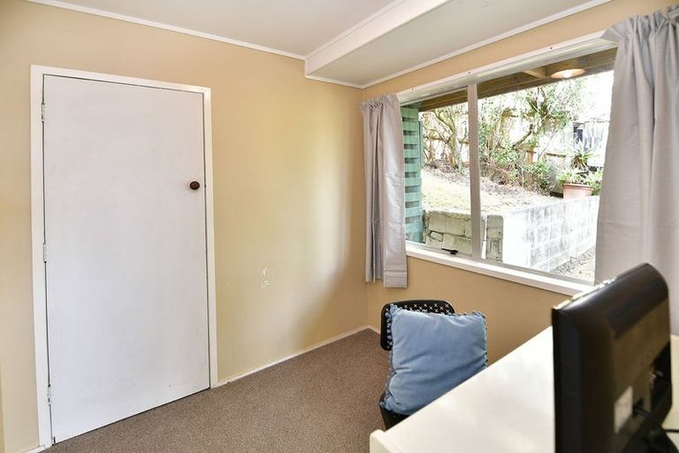 Photo of property in 214 Whangaparaoa Road, Red Beach, 0932