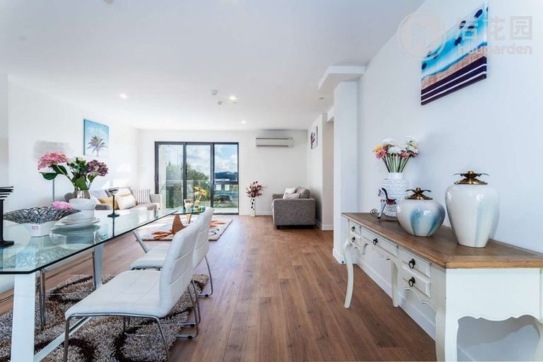 Photo of property in 5 Lilac Lane, Oteha, Auckland, 0632