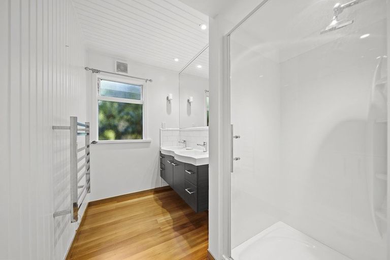 Photo of property in 34 Nikau Street, Eastbourne, Lower Hutt, 5013