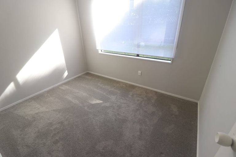 Photo of property in 9 Elizabeth Drive, West Harbour, Auckland, 0618