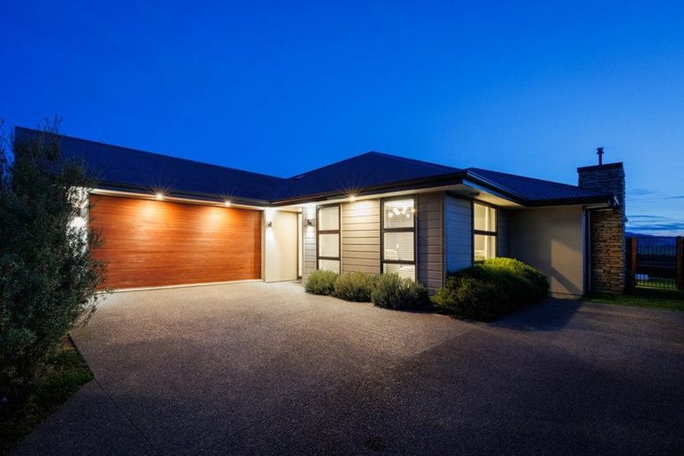 Photo of property in 156 Pacific Drive, Fitzherbert, Palmerston North, 4410