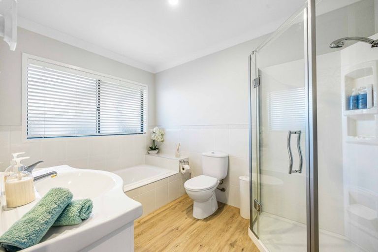 Photo of property in 22 Grace James Road, Pukekohe, 2120