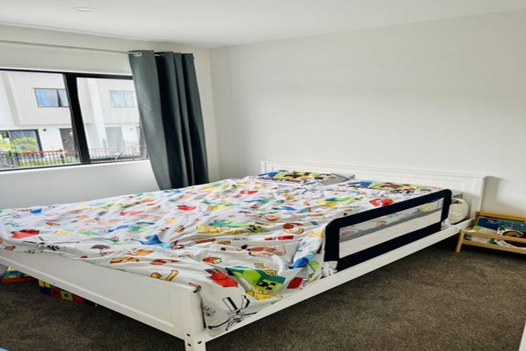 Photo of property in 17b Craigbank Avenue, New Lynn, Auckland, 0600