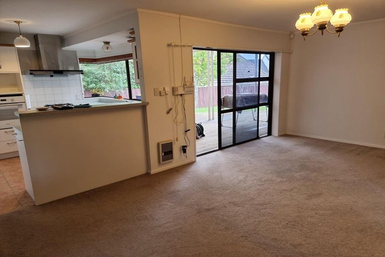 Photo of property in 57 Dalwhinnie Parade, Highland Park, Auckland, 2010