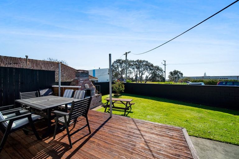 Photo of property in 39a Breakwater Road, Moturoa, New Plymouth, 4310