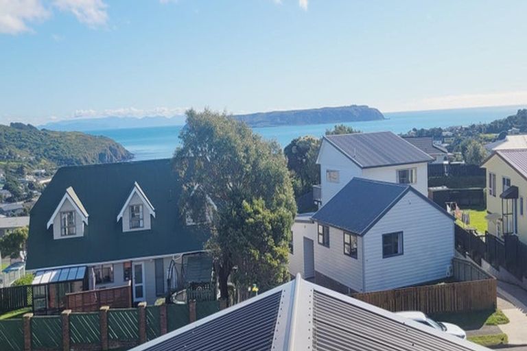 Photo of property in 114 Gloaming Hill, Titahi Bay, Porirua, 5022