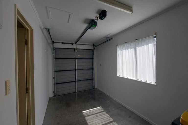 Photo of property in 1/10 Netherlands Avenue, Kelston, Auckland, 0602