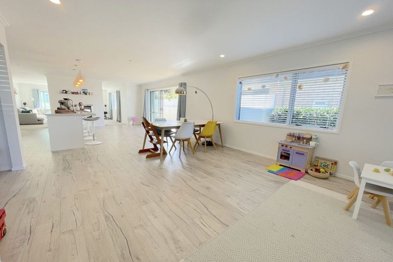 Photo of property in 17 Caldera Drive, Long Bay, Auckland, 0630