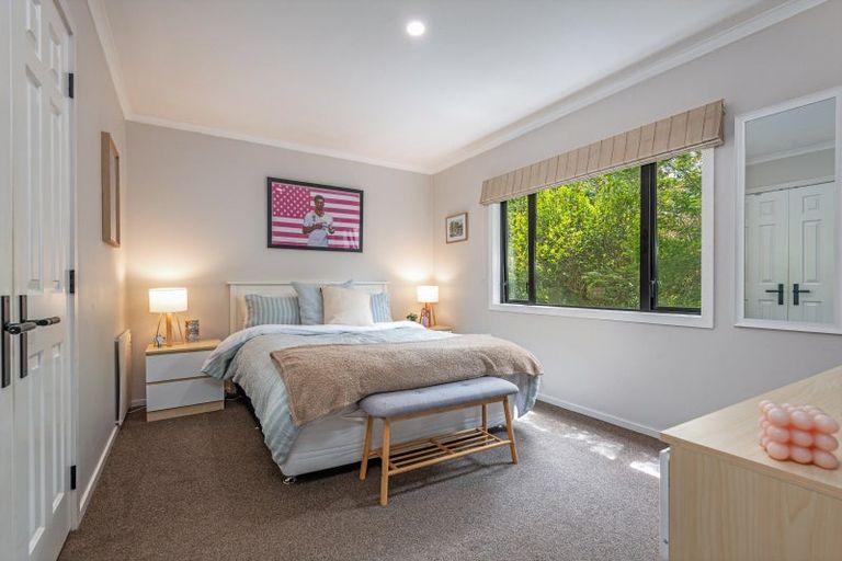 Photo of property in 52 Turitea Road, Fitzherbert, Palmerston North, 4472