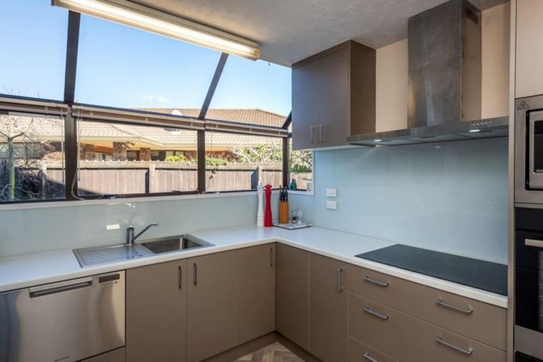 Photo of property in 1/35 Solway Avenue, Ilam, Christchurch, 8041