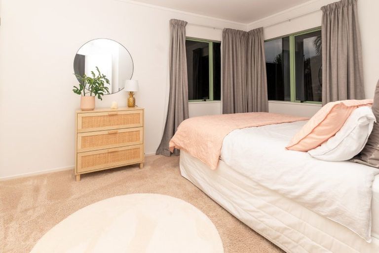 Photo of property in 12 Shannon Place, Torbay, Auckland, 0630